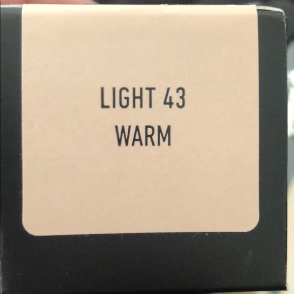 Kat Von D Light 43 Warm Lock-It Foundation - Picture 3 of 3